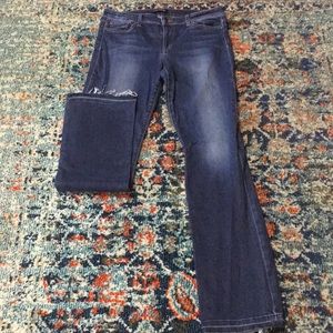 Joe’s Straight Leg Booty Fit jeans W32